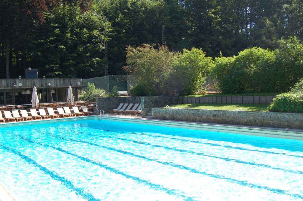 Ouverture de la piscine et accès aux tennis