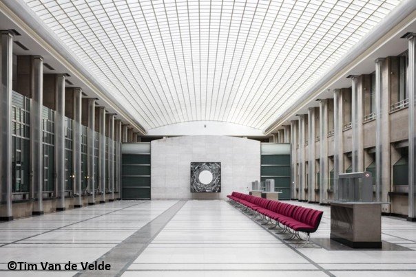 « (Un)common values. Two Corporate Collections of Contemporary Art »