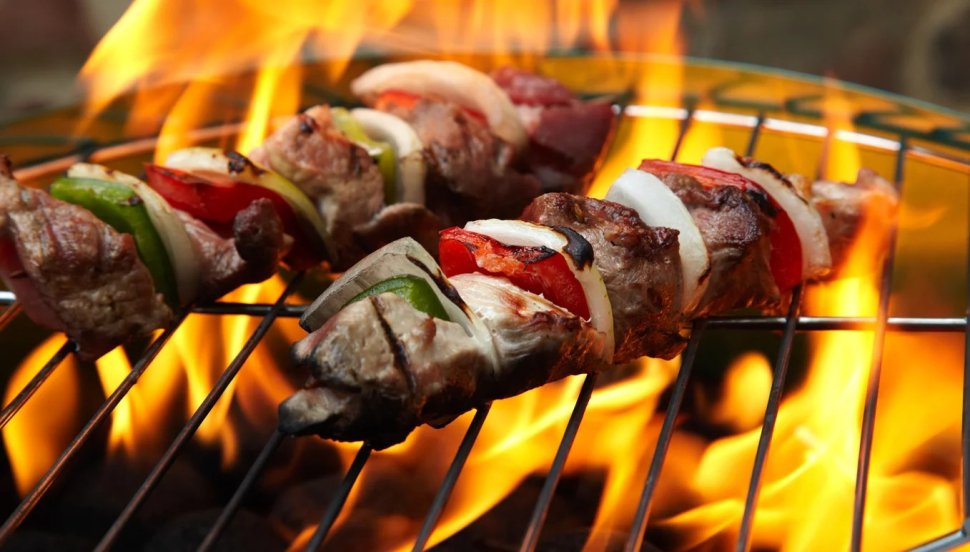Barbecue de clôture de la piscine